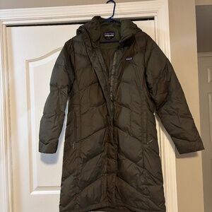 Almost brand new Patagonia “Down with it Parka” Basin Green